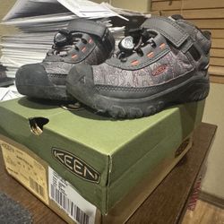 KEEN Kids Hiking Boots 8C - Lightly Used 