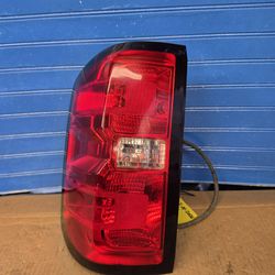 Silverado 2014 2015 2016 2017 2018 taillight