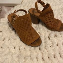 7.5 Brown Heels