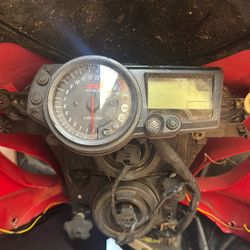 05 Gsxr600 Speedometer And Sub Harness 