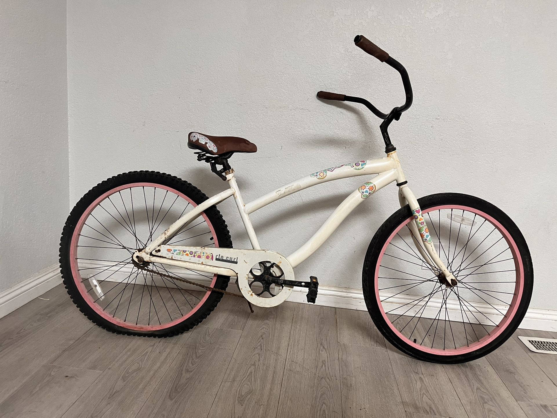 24” white Magna Rip Curl Beach Cruiser bike for Fixer Upper