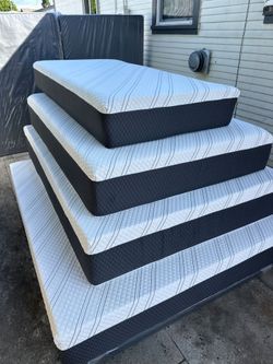 Full Size Mattress Memory Foam 12"  new Mattress in a plastic sealed