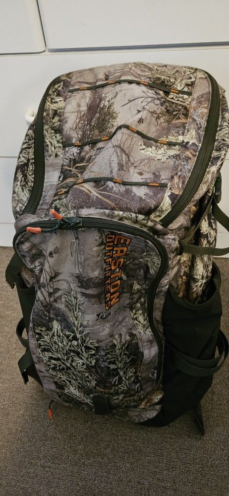 EASTON OUTFITTERS BACKPACK
