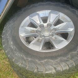  2019 To 2025 Rims 265/70/17 They Have About 70 % Tread 
