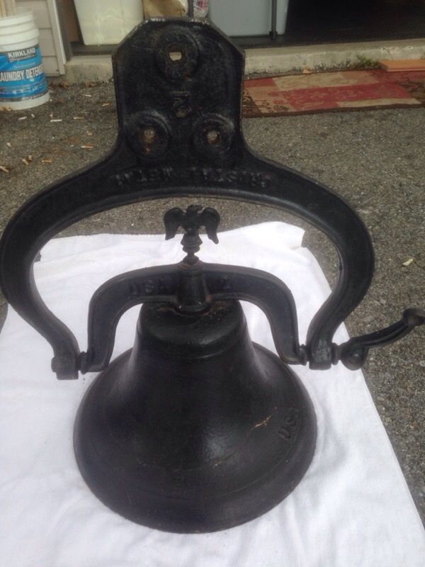 VINTAGE CAST IRON NO. 2 CRYSTAL METAL SCHOOL DINNER CHURCH FARM BELL BNC2 USA