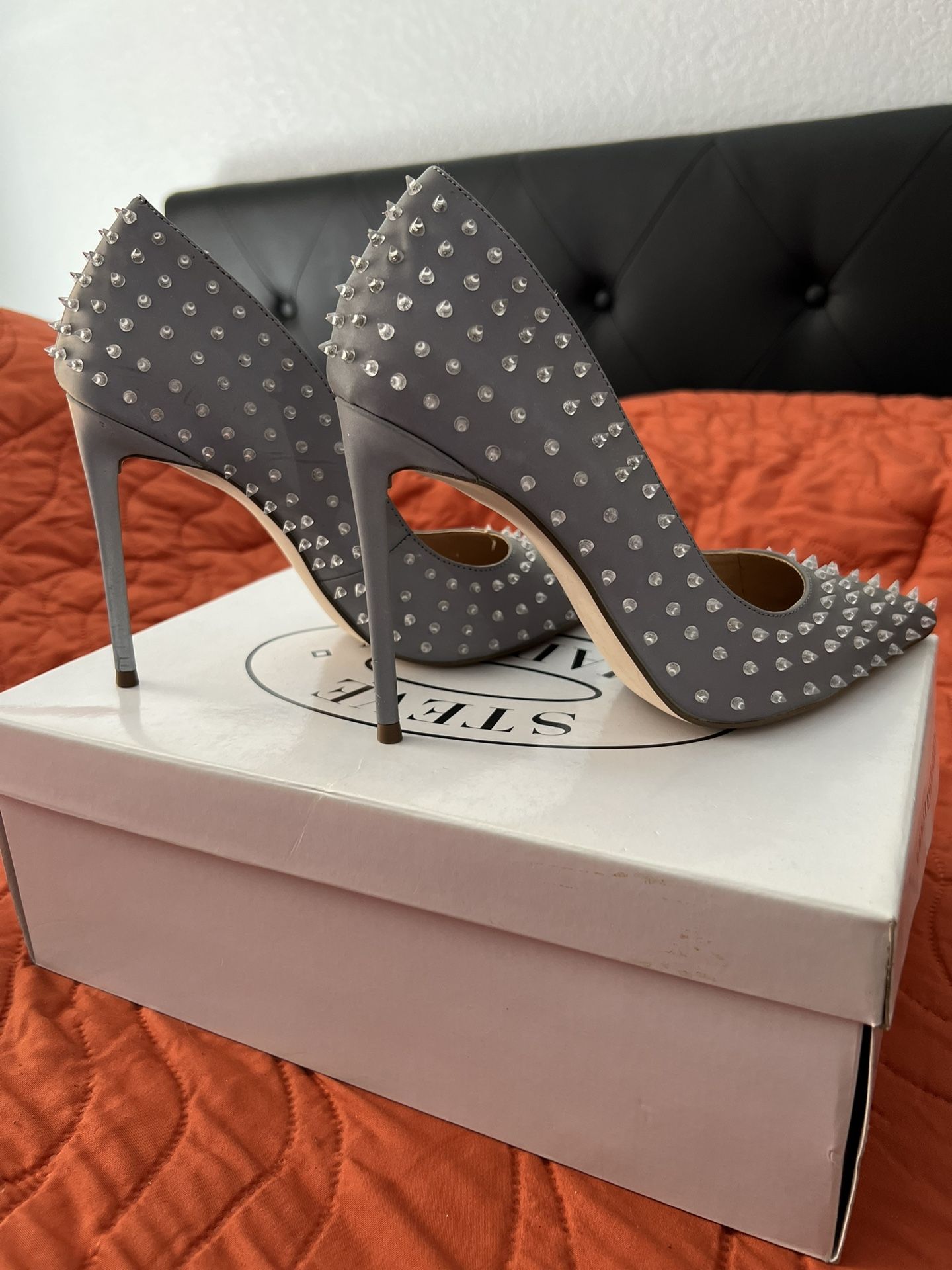 Steve Madden Vala-S Grey Multi 4” metal spikes stiletto high heel size 7