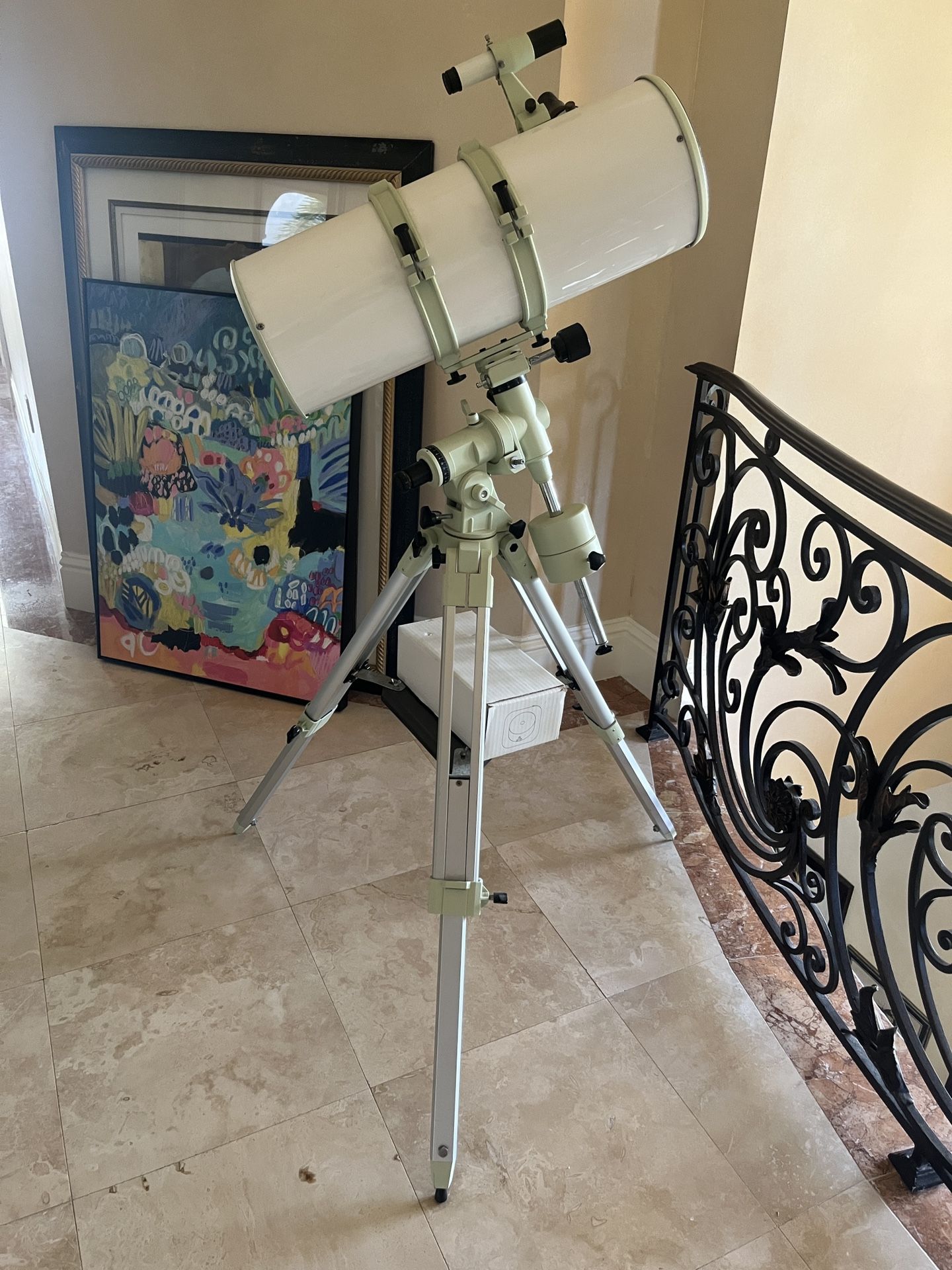 8 inch Newtonian reflector telescope very heavy cast-iron with tripod