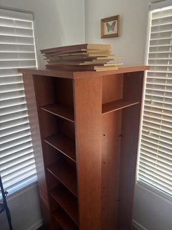 Rotating book shelf