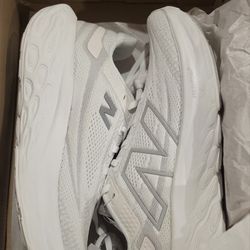 Mens 8.5 New Balance, New