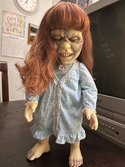 Reagan The Exorcist Mezco Toys Mega Scale MDS Horror