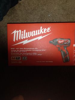 Milwaukee M12 1/4" Hex Screwdriver Kit