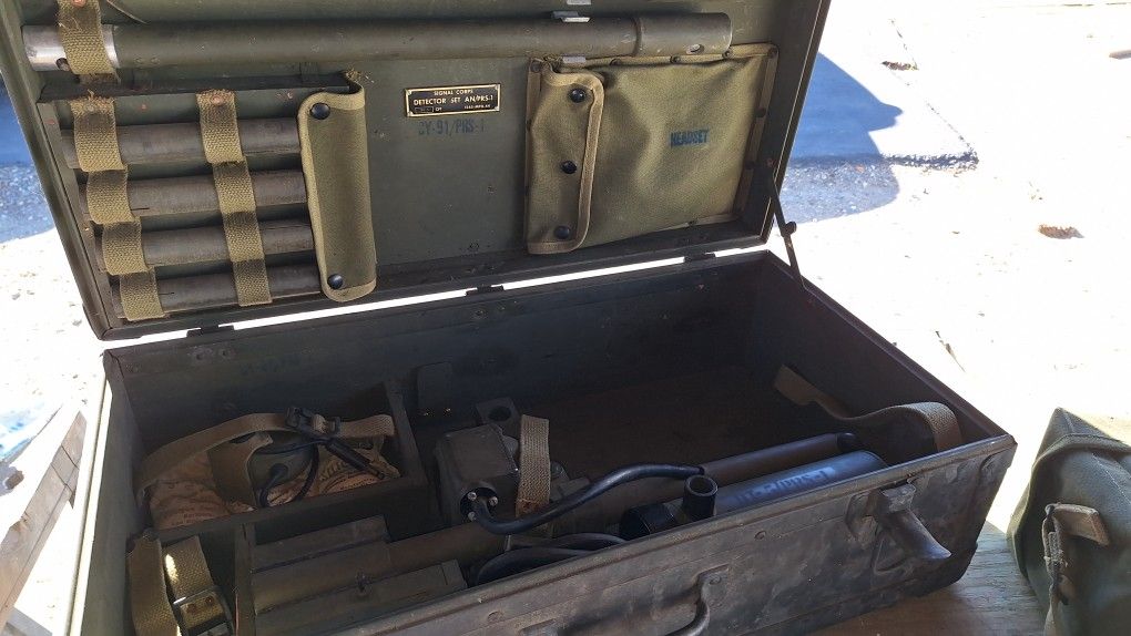 U.S. WWII ARMY SIGNAL CORPS CY/PRS-1 MINE DETECTOR SET TRUNK, DATED 1944 H 9 1/2", W 28", D 15"