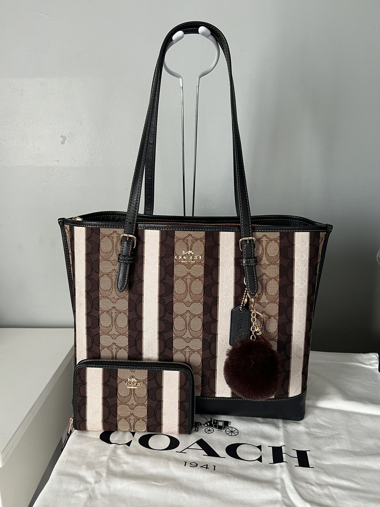 Coach Mollie Tote Bag And Matching Wallet 