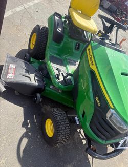 John Deere S140 Lawn Tractor with 48-In. Deck $3100