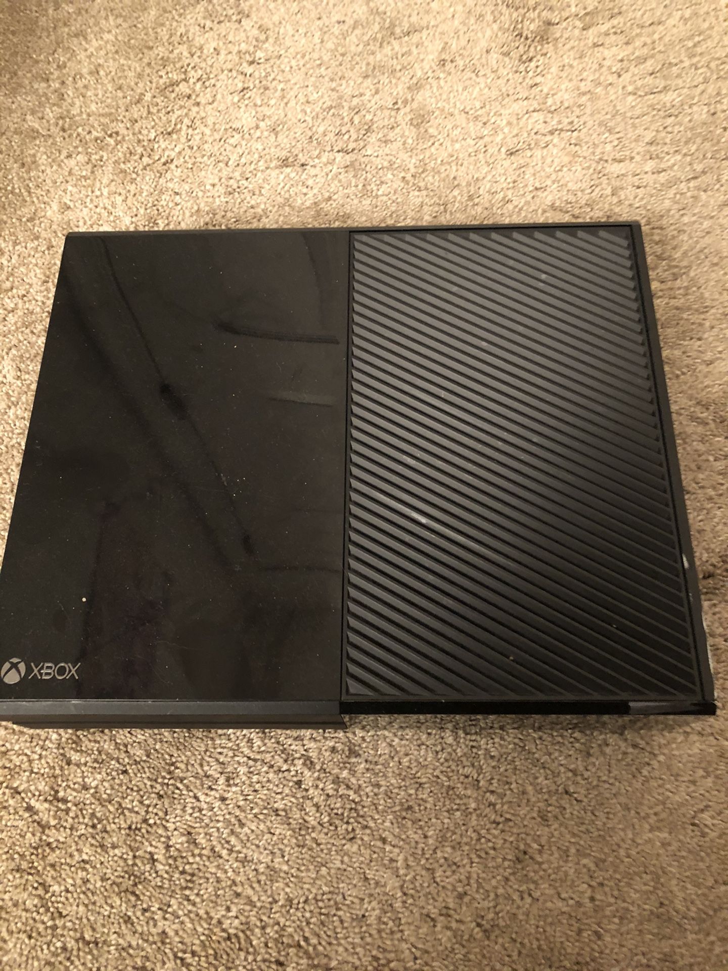 Xbox one (500gb) [used, minor scrapes]