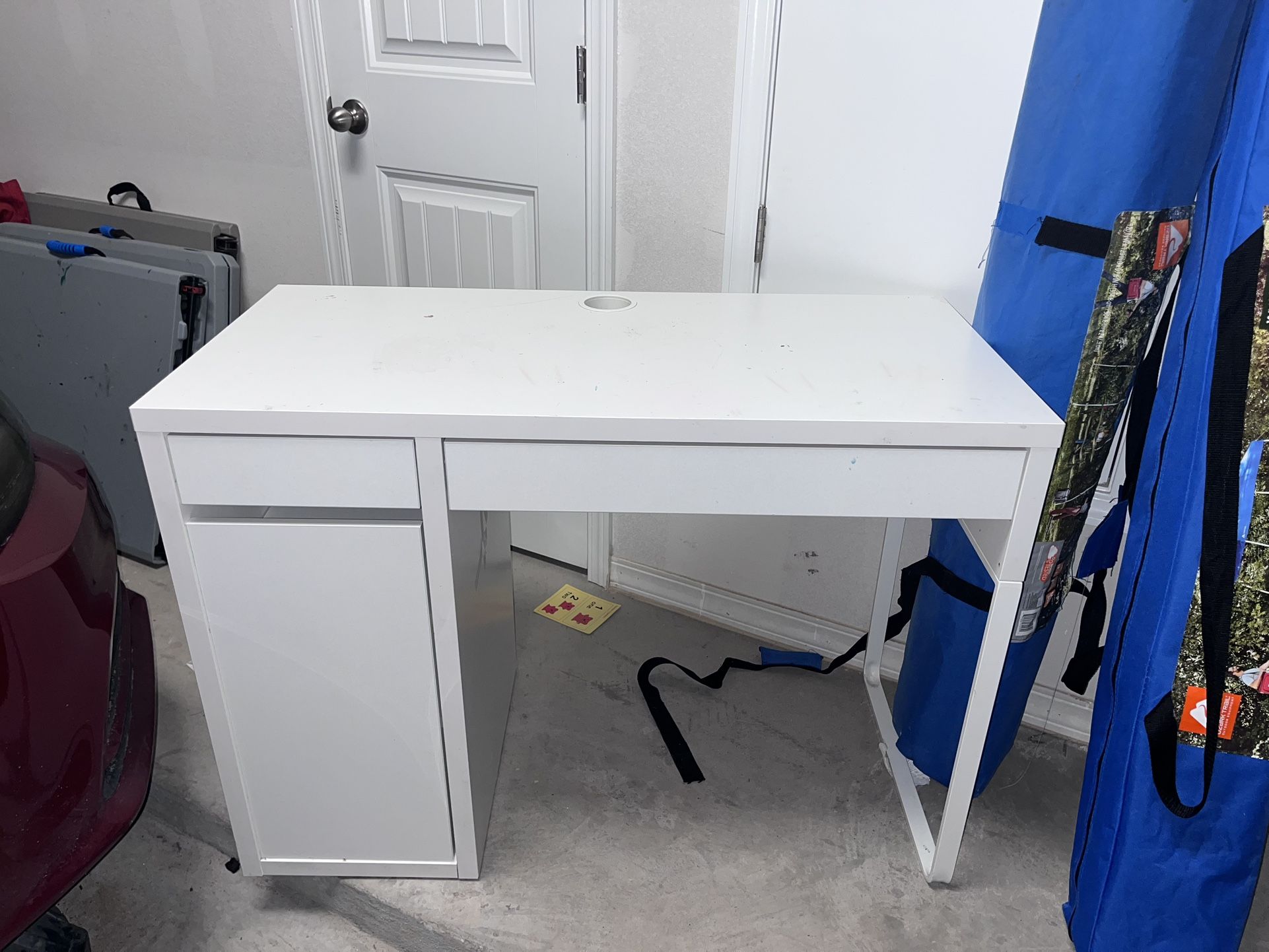 Desk With Kida Chair