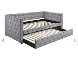 Tufted daybed upholstered