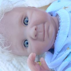 Mini Reborn Baby 