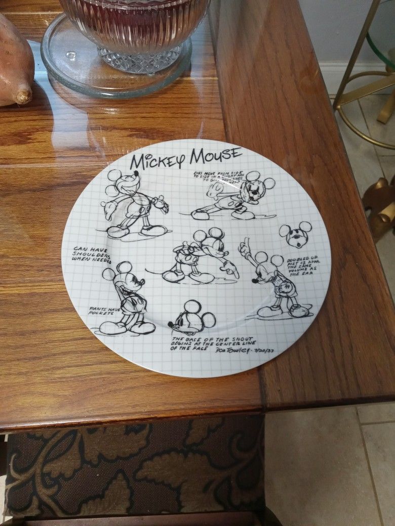 Sketch Disney Mike Mouse. Plate. 7. Total