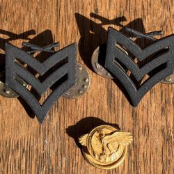 PAIR OF U.S. MILITARY MARINE CORPS RANK INSIGNIA SERGEANT PINS & HONORABLE DISCHARGE PIN!