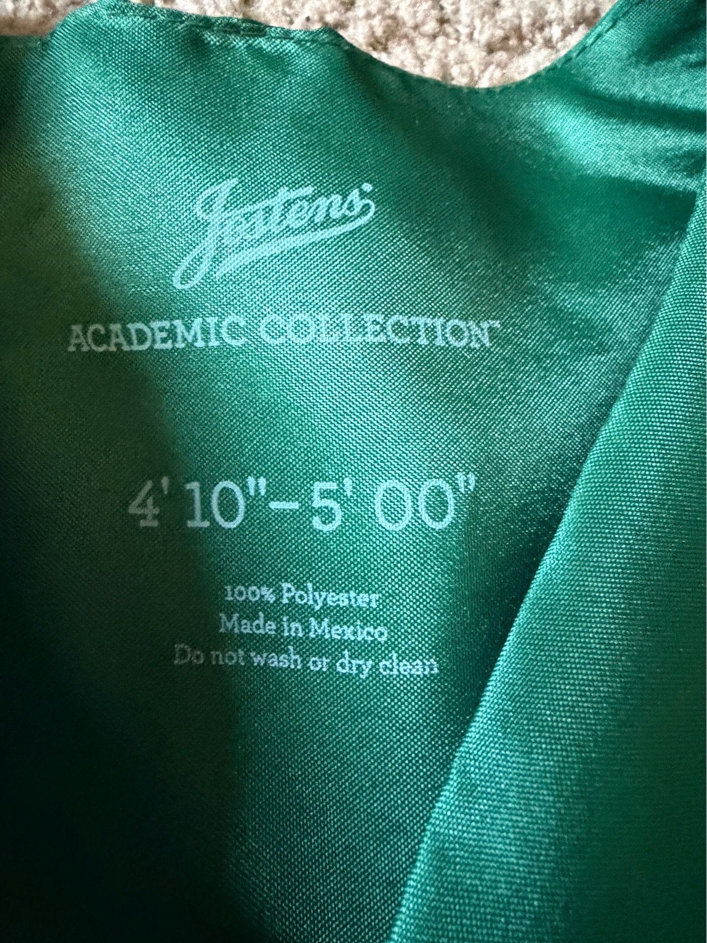 Green graduation gown ( polyester)