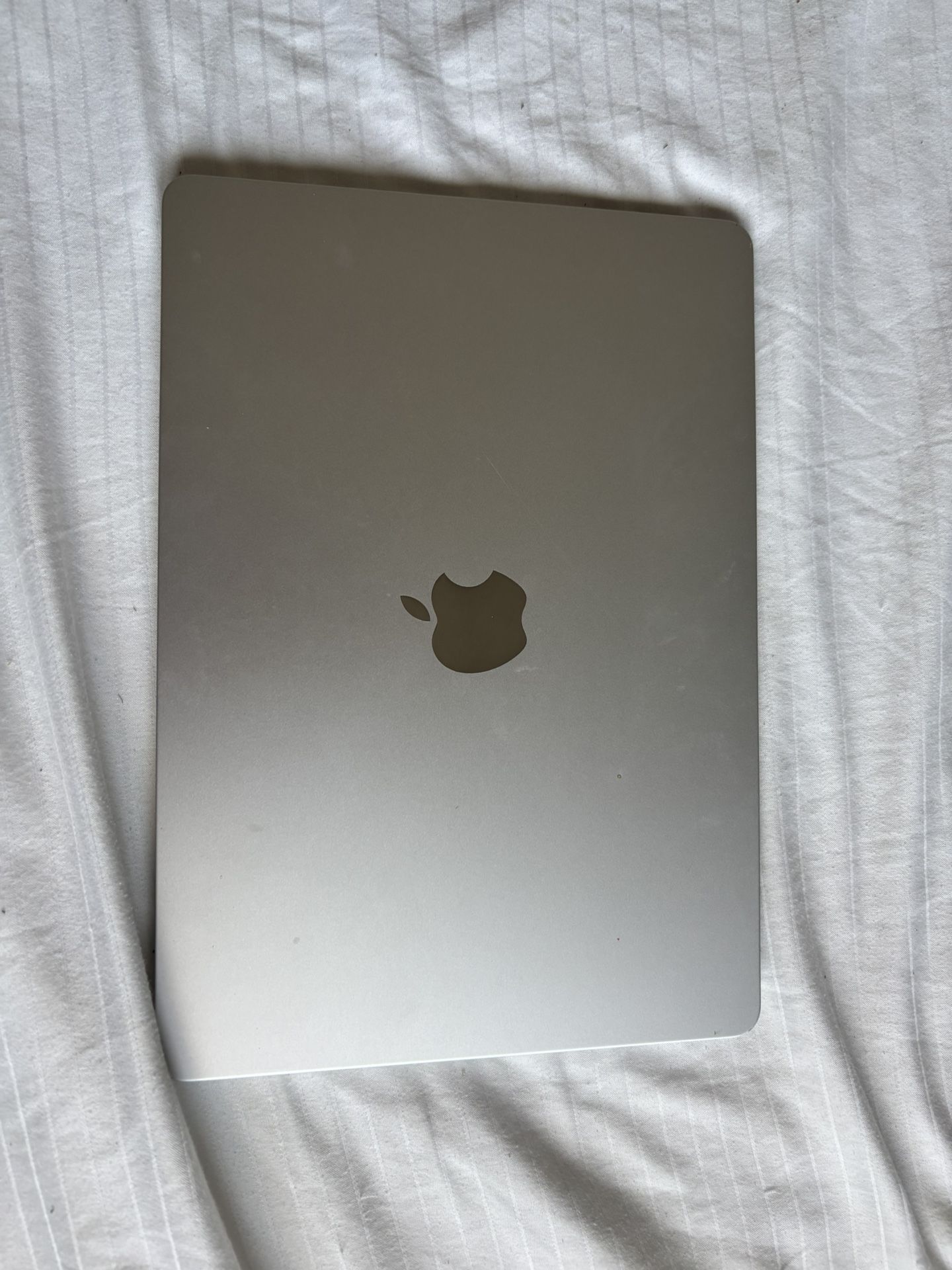 Macbook Air M2 (Mid 2022)