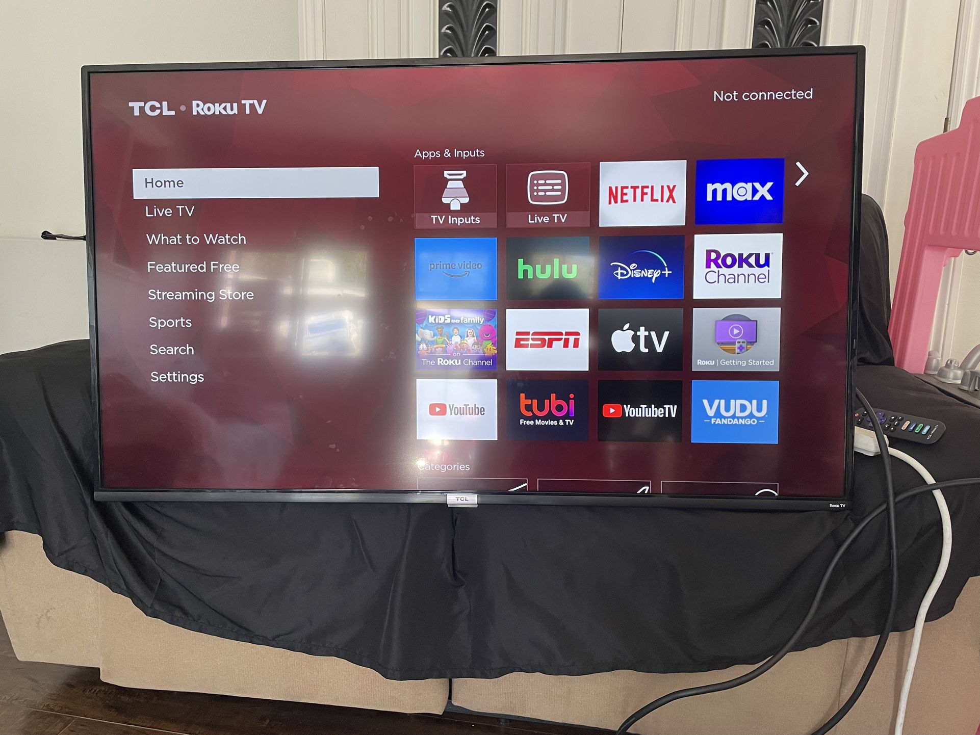 TCL Roku Tv 44 Inches with remote control