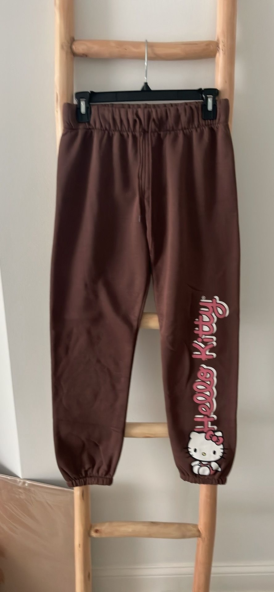 Junior M HELLO Kitty Sweatpants
