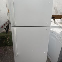 Top And Bottom Refrigerator In Good Condition