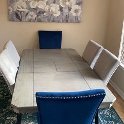 Gorgeous Dinning Table ! 