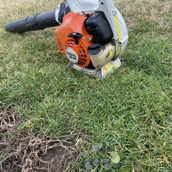 STIHL WEED WACKER AND HAND BLOWER