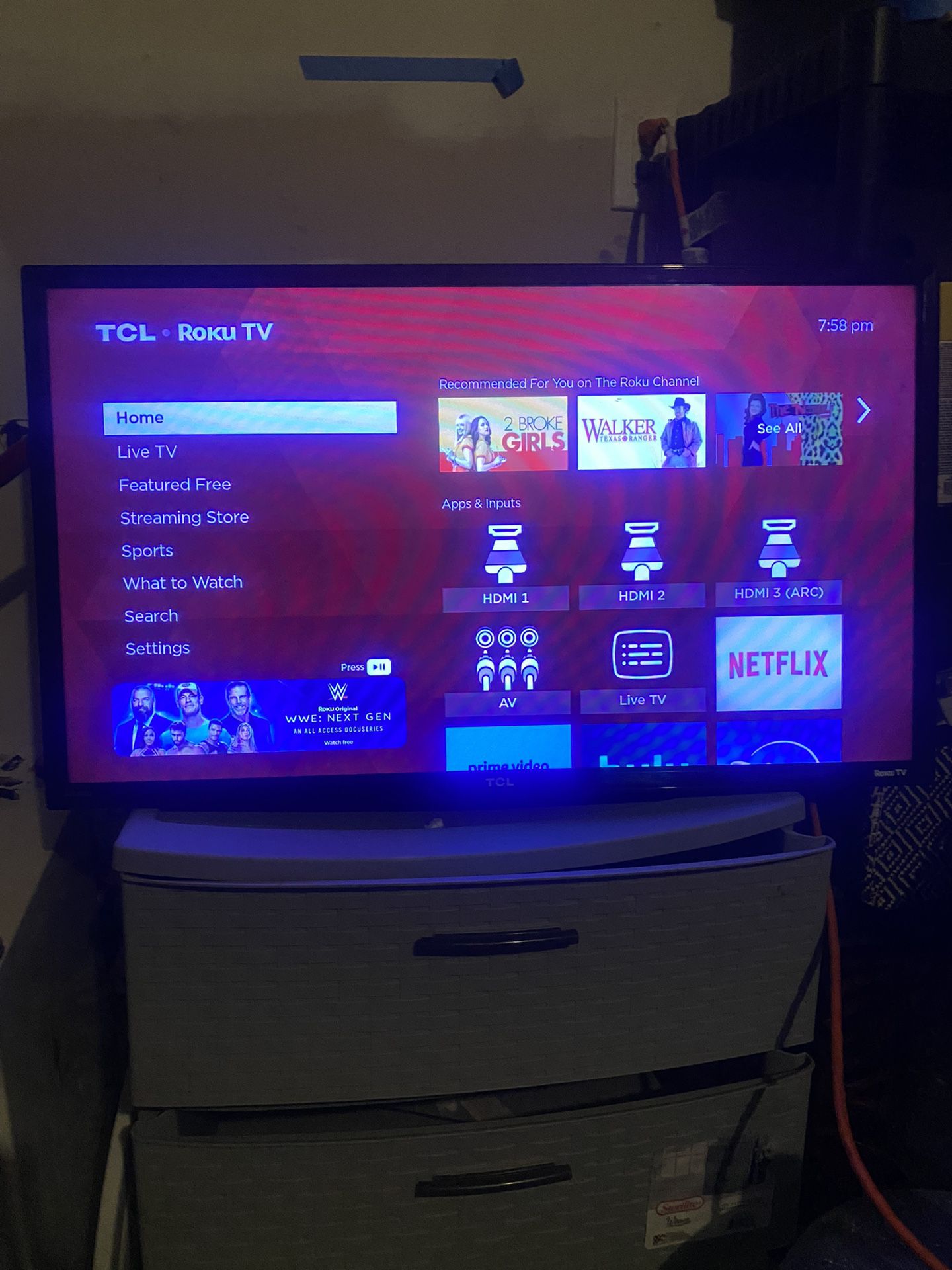 32 Inch TCL ROKU with Remote 