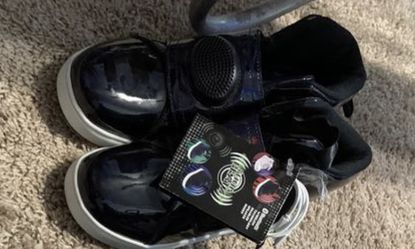 Bluetooth sneakers size 7 with charger new