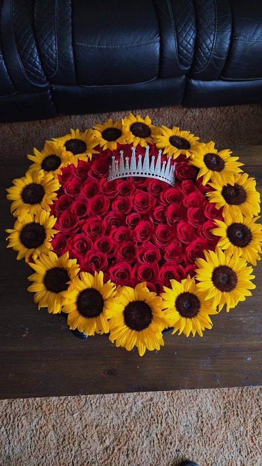 Luxury Box With Sunflowers And Roses