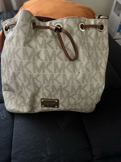 Michael Kors MK Signature Bucket Bag