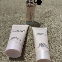 PETITE FLOWERBOMB  Perfume/FRAGRANCE  0.68 oz…..with mini Body Lotion /body Cream VIKTOR & Rolf Set ..