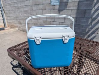 Coleman Chiller 30qt Cooler with Ice Retention