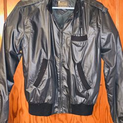 AUTHENTIC VINTAGE 1975 “MEMBERS ONLY” CLASSIC ICONIC JACKET SIZE 40 BLACK - NEVER WORN****
