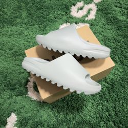 Yeezy slide “Salt”
