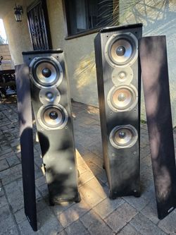 2 Polkaudio Tower Speakers TSi1400 & TSI1300