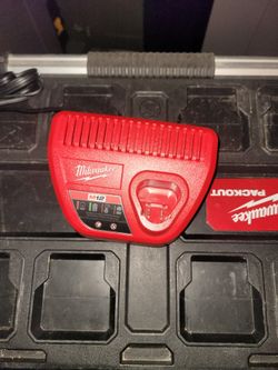 Milwaukee Charger M12