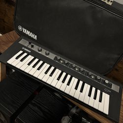 Yamaha Reface CP Rhodes Keyboard W/ Padded Case And MIDI Cable