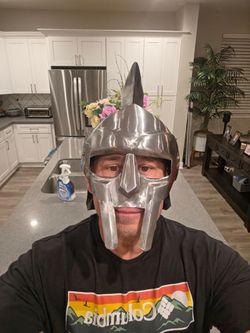 Gladiator Maximus Helmet Roman Warrior Medal Handmade Medieval Spartan Cosplay Helmet
