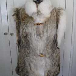 Coyote And Arctic Fox Fur vest Coat Size M/L NO OFFERS 