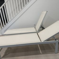 2 Chaise Lounge Chairs