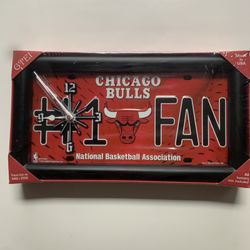 CHICAGO BULLS BASKETBALL QUARTZ CLOCK NEW IN SEALED BOX HANG OR STAND 7” X 13”