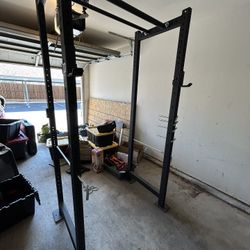 Rogue R3 Rack With Hooks And Spotter Bars