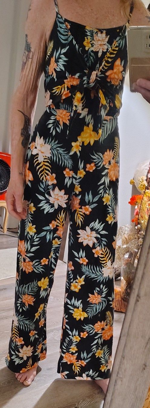 Flowery Tropical Jumpsuit With Elastic Exposed Back