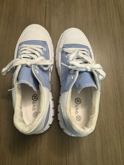 Golden Road Women’s Size 10 Light Blue Canvas Sneakers Chunky Lug Sole Lace Up