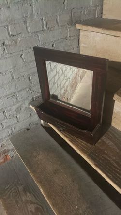 Hanging mirror with sleeve